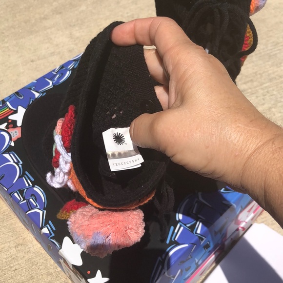 UGG Special edition crochet classic floral - Picture 7 of 8